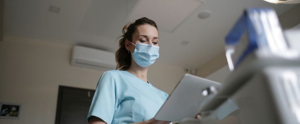 I dati del contagio da Coronavirus di oggi, martedì 13 aprile 2021, registrano 13.447 casi e 476 vittime. Tasso di positività al 4,4%