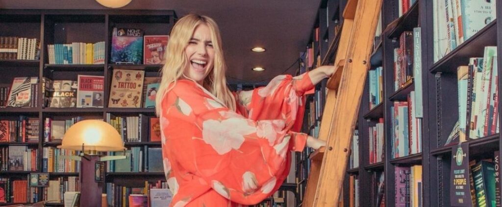 Valentino sceglie Emma Roberts per la collezione The Narratives