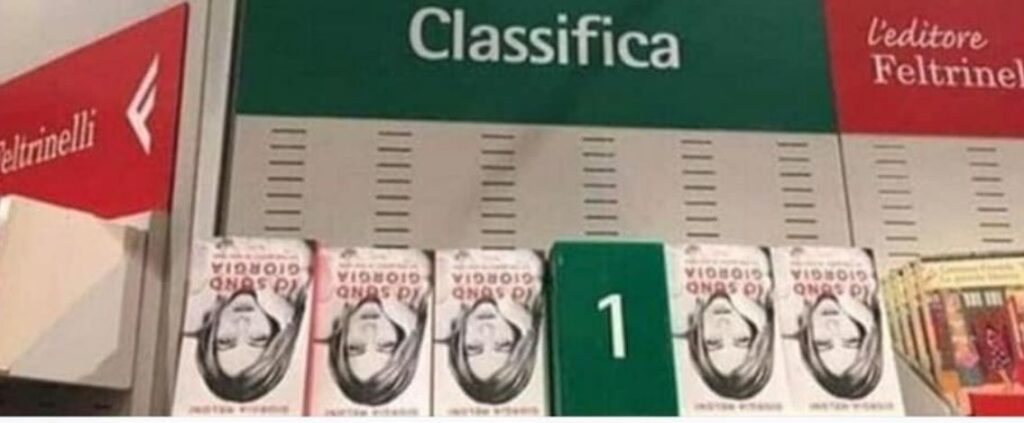 Giorgia Meloni, il suo libro a testa in giù e scoppia il caso sui social