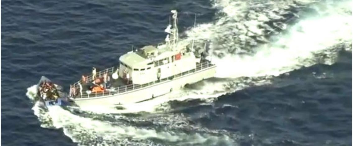 Migranti la Guardia Costiera libica apre il fuoco contro un barcone di migranti