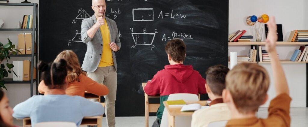 Scuole e Green Pass, braccio di ferro tra sindacati e Ministero dell'Istruzione