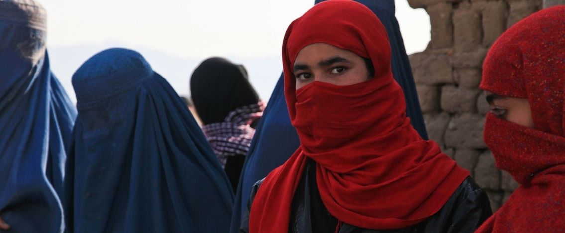 Afghanistan, le donne protestano È nostro diritto avere istruzione, lavoro e sicurezza