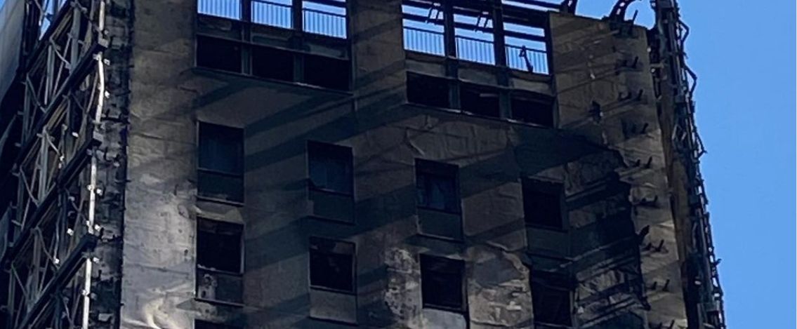 Milano, incendio Torre dei Moro sotto accusa il rivestimento esterno