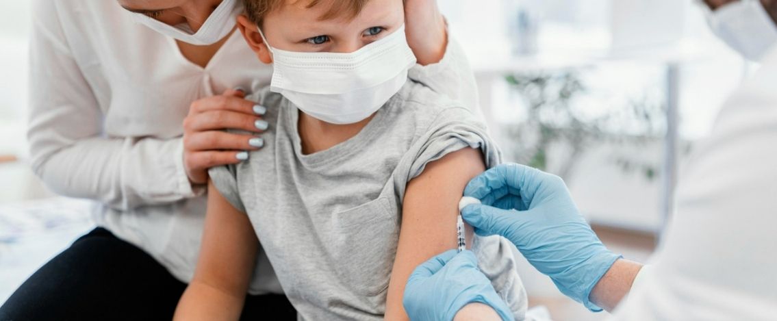 Vaccini ai bambini, al via oggi le somministrazioni per la fascia 5-11 anni