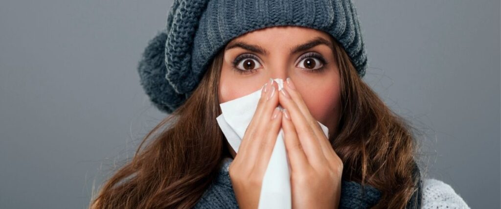 Variante Omicron, i sintomi e la durata del contagio