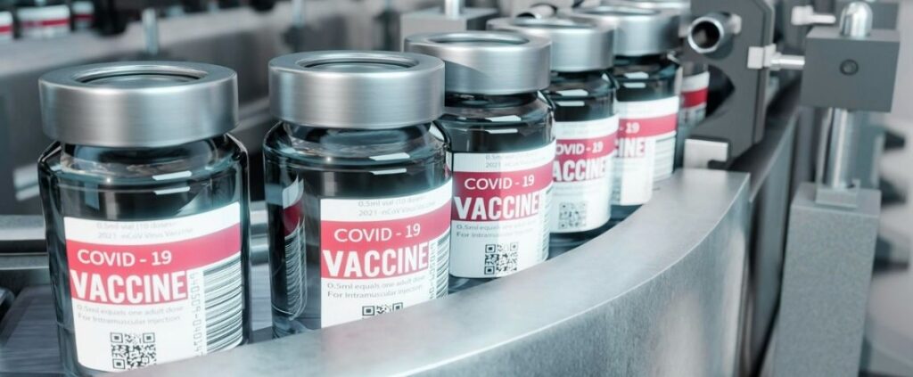 Variante Omicron, al via la sperimentazione dei nuovi vaccini