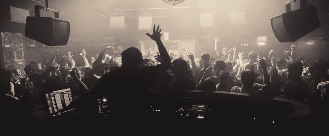 Riaprono le discoteche in tutta Italia dopo due anni di stop