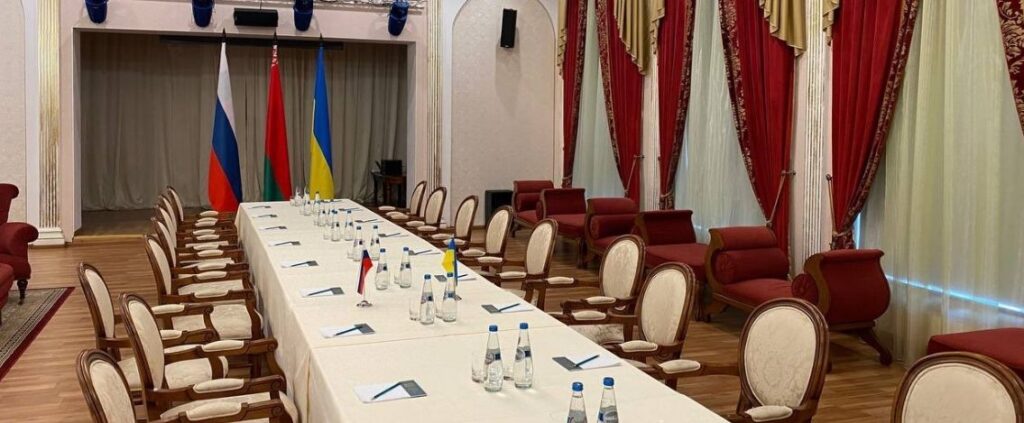 Spiraglio nella guerra tra Russia e Ucraina, oggi i primi negoziati