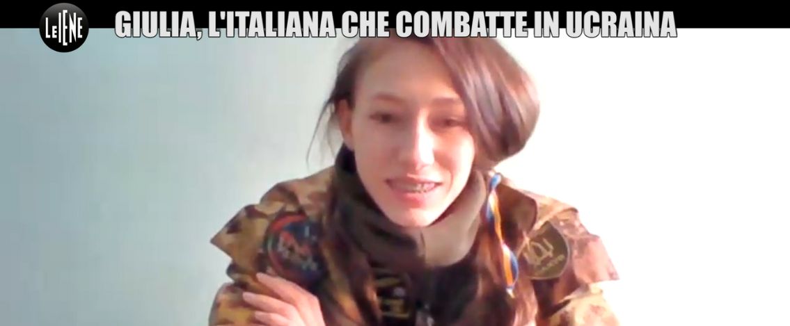A Le Iene stasera Giulia Schiff, l'ex pilota italiana che combatte in Ucraina