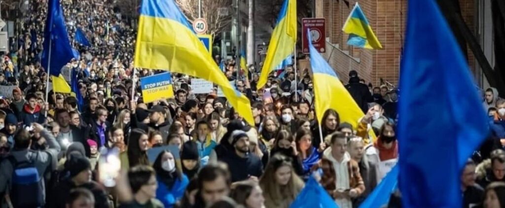 Guerra Russia-Ucraina, migliaia di persone manifestano in tutto il mondo