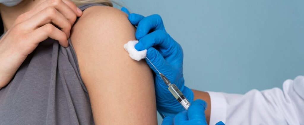 Sicurezza dei vaccini anti-Covid, il nuovo rapporto dell'Aifa