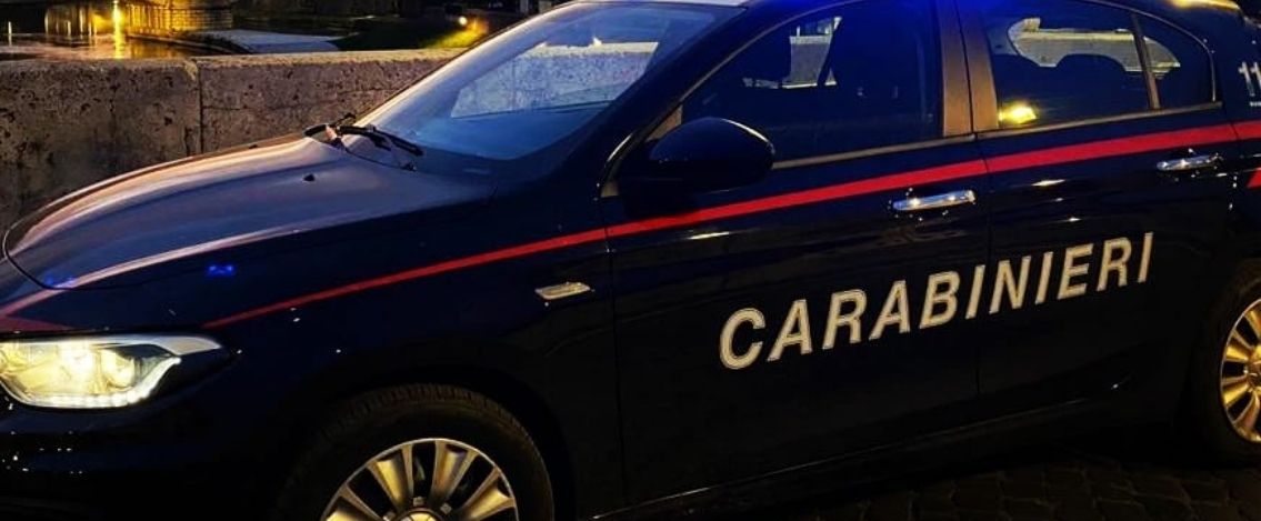 Milano, uomo tenta il suicidio. I carabinieri lo salvano con il taser