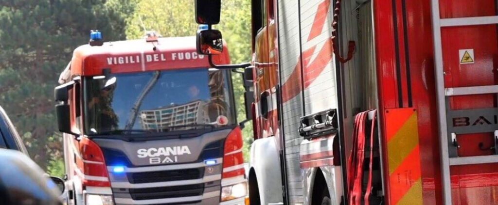 Milano, si incendia il materasso