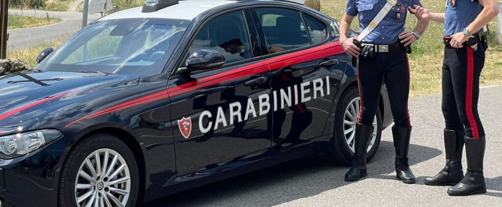 Napoletano, donna chiama i carabinieri e fa arrestare il marito stalker