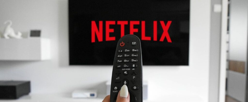 Netflix potrebbe abbassare il prezzo dell'abbonamento, ecco come
