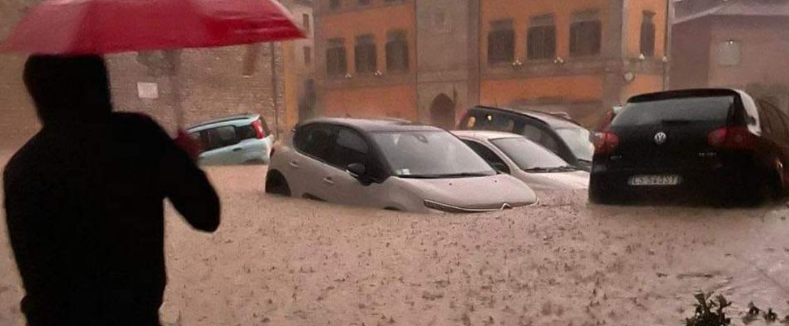 Marche, piogge e alluvioni in diverse città 7 morti e 3 dispersi