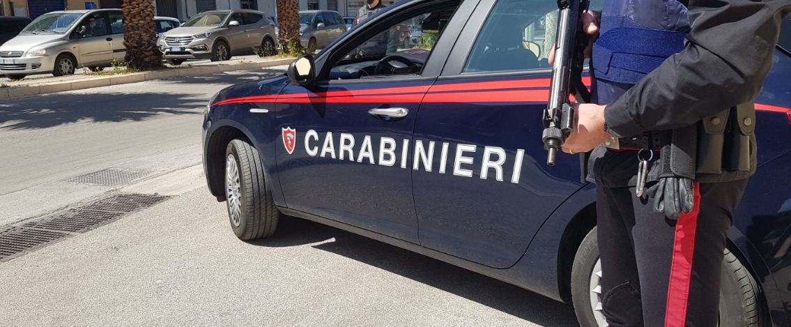 Milano, macchina in fuga viene fermata dai carabinieri. Dubbi sull'arresto