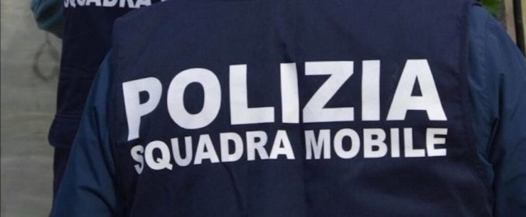 Sedicenne massacrato di botte davanti la scuola. L'accaduto