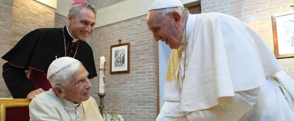 Papa Benedetto è molto malato, l'appello di Papa Francesco