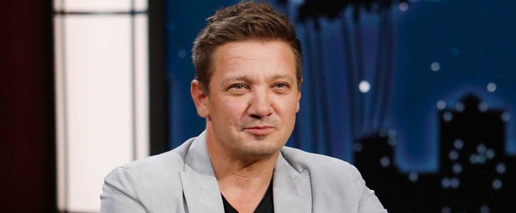 Jeremy Renner, attore degli Avengers, ricoverato in gravi condizioni