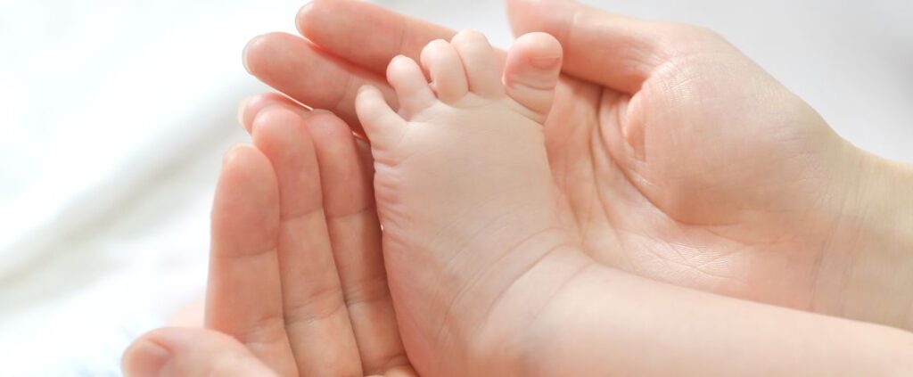 Neonato morto tra le braccia della madre. Ecco il racconto della donna