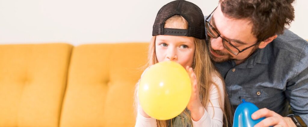 Bimbo di 7 anni fa scoppiare un palloncino e muore soffocato