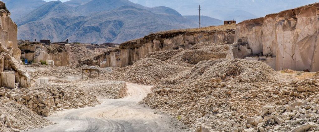 Cadavere trovato in una cava, apparterrebbe ad un uomo di circa 50 anni