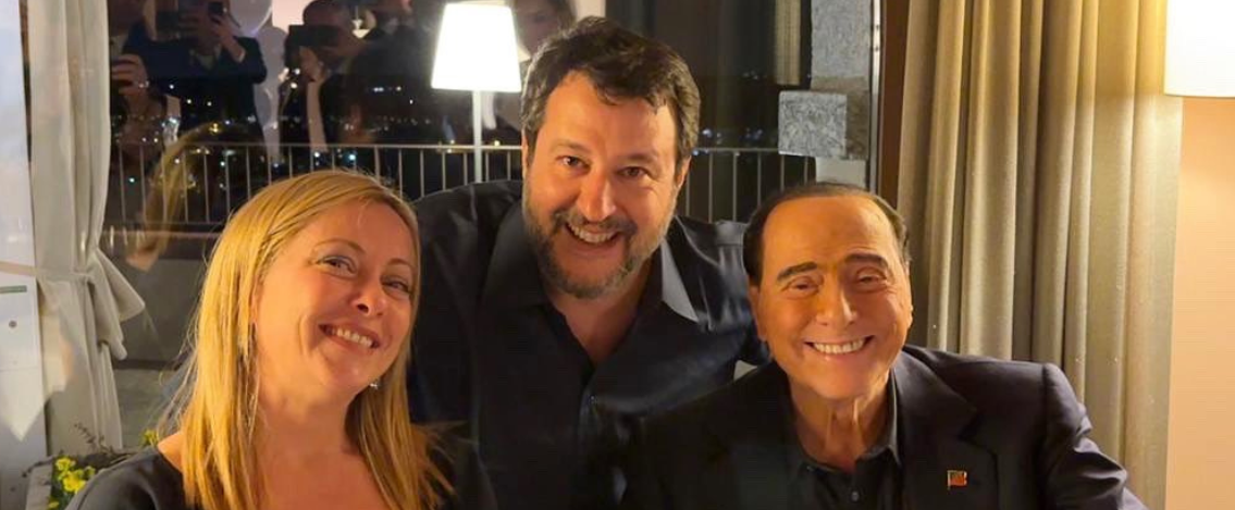 Festa a sorpresa per i 50 anni di Salvini, Giorgia Meloni canta De Andrè (Video)