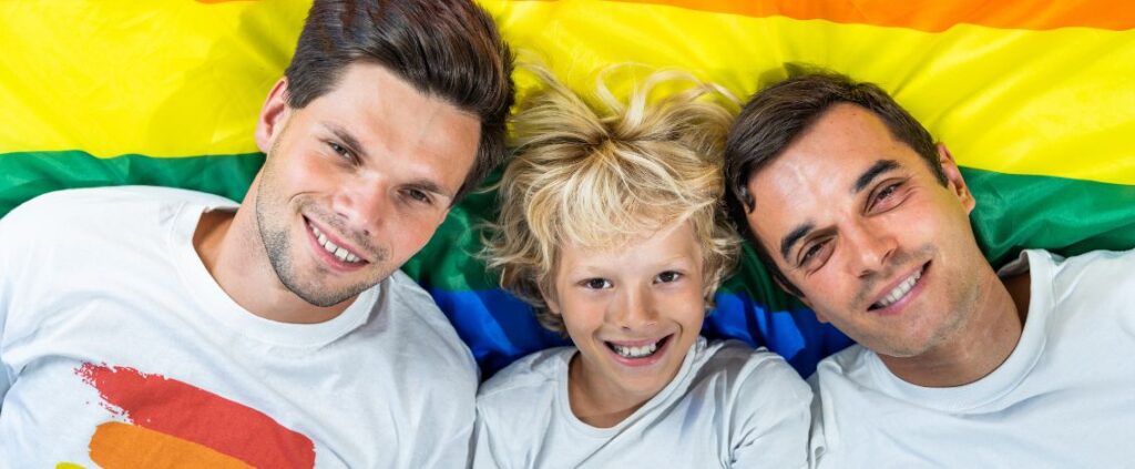 Milano, la prefettura blocca il riconoscimento dei figli alle coppie omogenitoriali