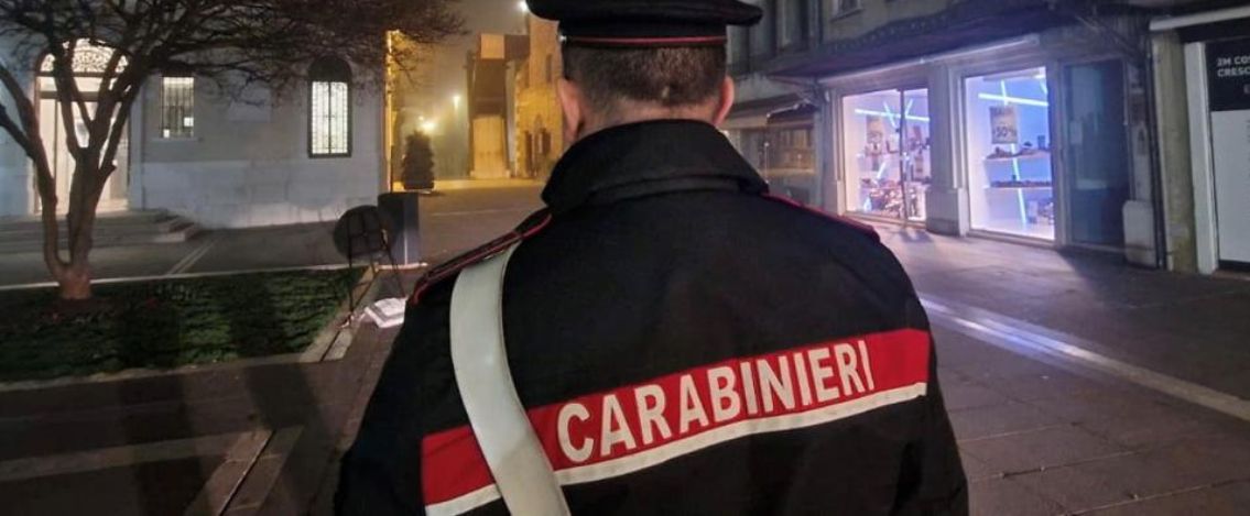 Milano, passanti accoltellati a scopo di rapina. Cinque le persone aggredite