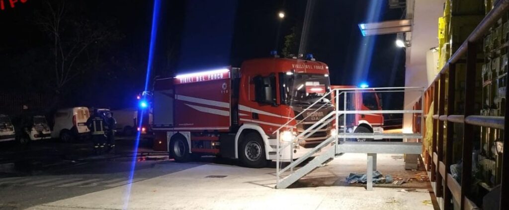 Paura in una scuola di Rovigo, evacuata dopo un'esplosione in aula (Video)
