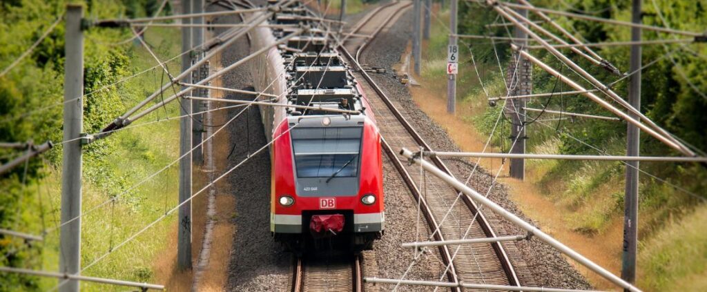 Nuovi ritardi ferroviari: operaio investito da un treno