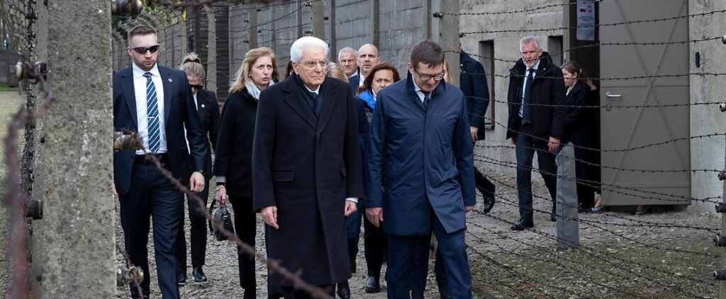 Mattarella ad Auschwitz nessun arretramento nella tutela dei diritti e delle libertà fondamentali