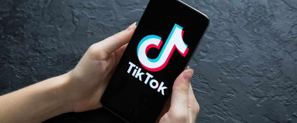 Sfida mortale su TikTok, un 13enne è morto dopo aver ingerito farmaci