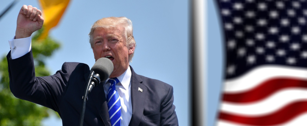 Trump non sarà ammanettato, martedì la prima udienza per la convalida delle accuse