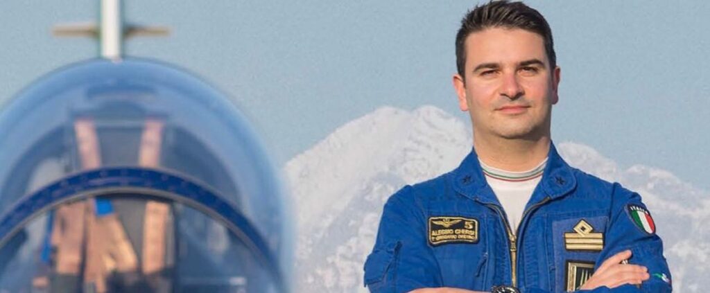 Ultraleggero precipita, morto Alessio Ghersi, pilota delle Frecce tricolori. Ecco chi era