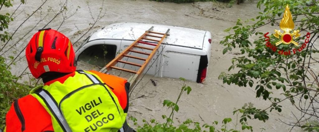 Maltempo in Emilia Romagna, paura in città come Faenza, sommerse dall'acqua (Video)