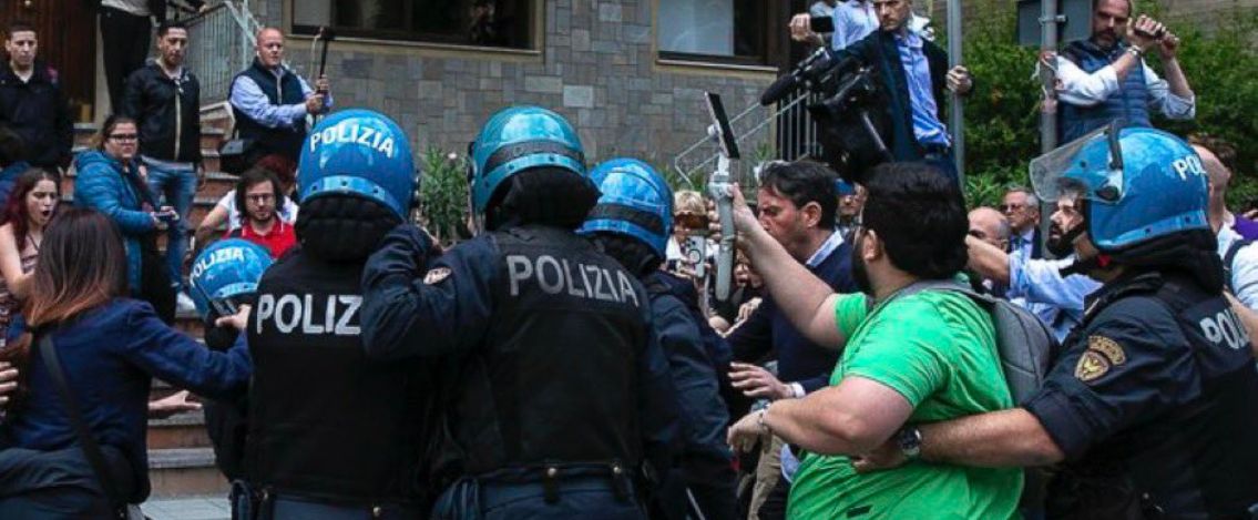 Palermo, contestata l'iniziativa promossa dalla Fondazione Falcone. Feriti 3 poliziotti