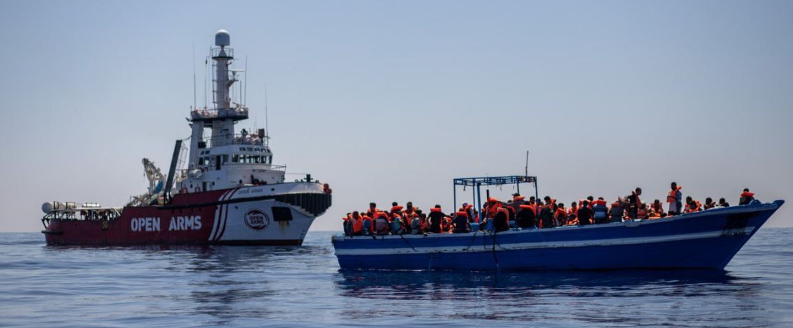 Record di sbarchi a Lampedusa, più di 4000 i migranti nell'hotspot isolano