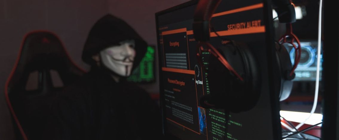 Attacco hacker a Pubblica amministrazione, messe a rischio le buste paga