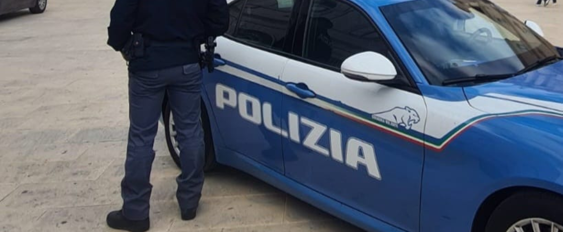 Poliziotto accoltellato a Milano: si è svegliato e risponde alle domande