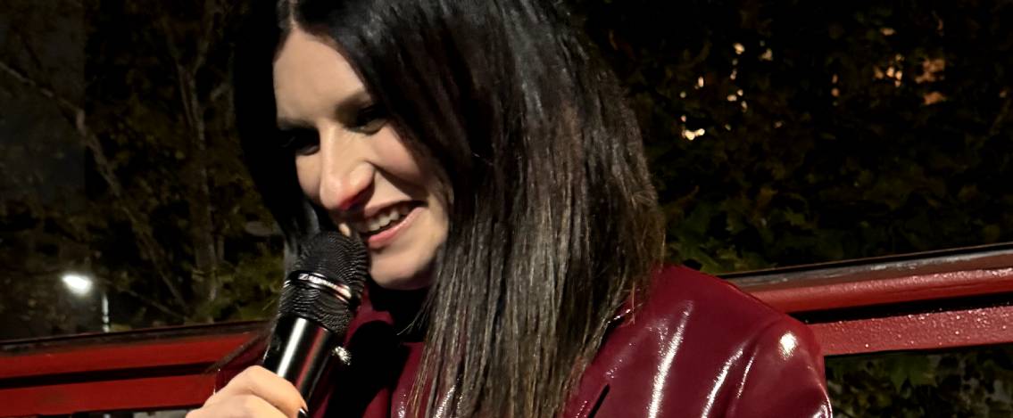 Laura Pausini presenta il nuovo singolo: “Ho imparato a lasciar andare le persone”