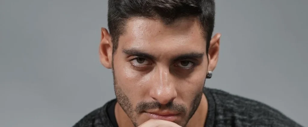 Grande Fratello, Javier non si dà pace: "Shaila? Mi è saltata addosso"