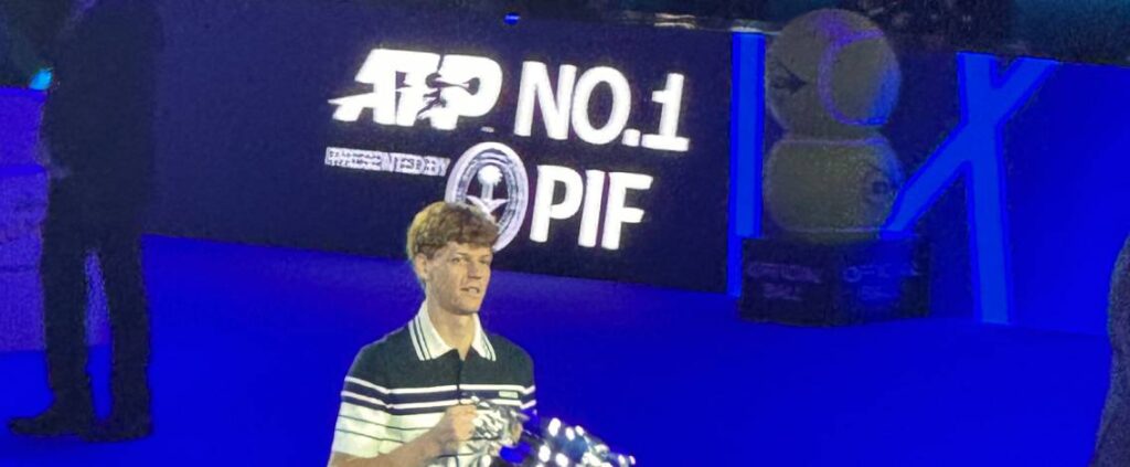 Tennis, Sinner premiato numero uno a Torino: la commozione della madre