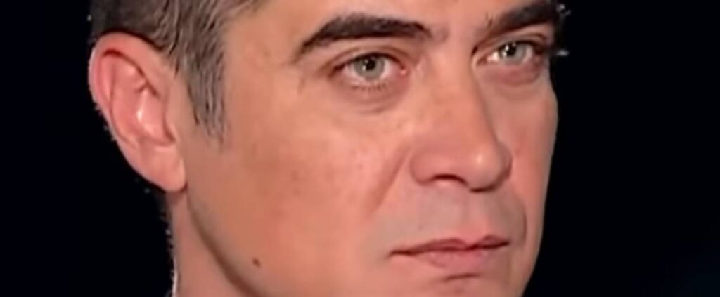 Belve, parla Scamarcio: "Che fatica la scena con la Bellucci"