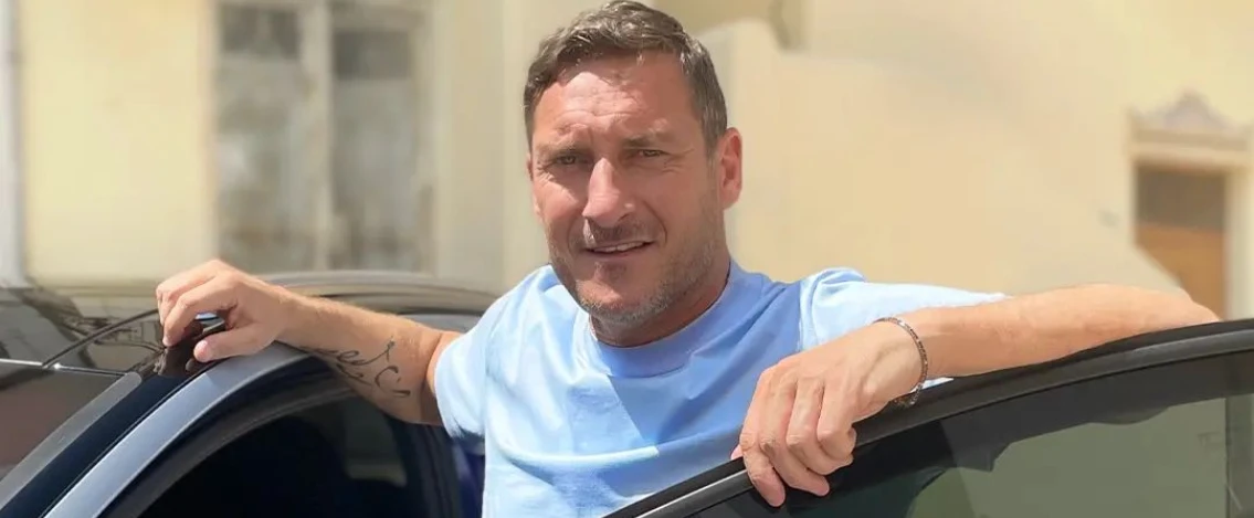 Francesco Totti indagato, l’accusa: «Guadagni nascosti, rischia da 2 a 5 anni di carcere»