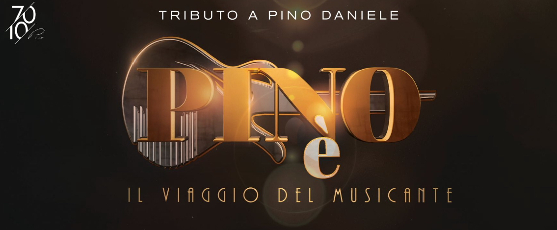 Pino Daniele in Piazza del Plebiscito a Napoli: l’imperdibile evento live “PINO È – IL VIAGGIO DEL MUSICANTE”