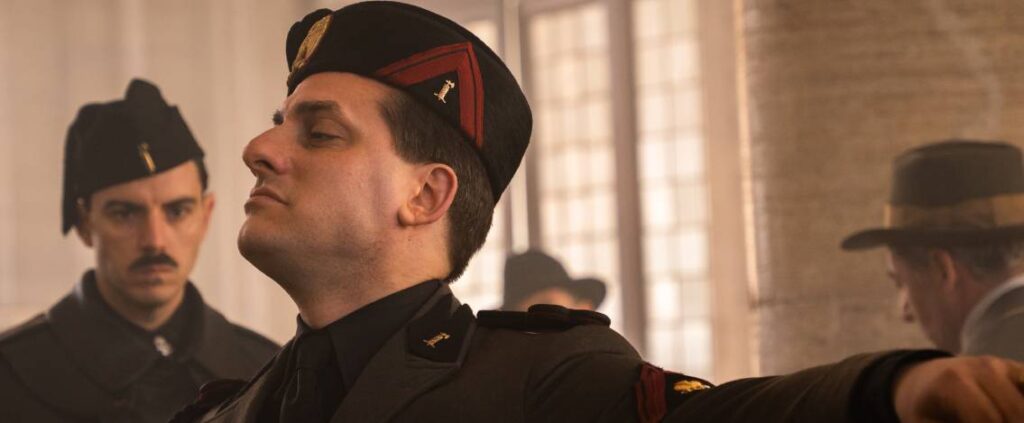 L'acclamata serie “M – Il Figlio del Secolo" fa il suo debutto su Sky