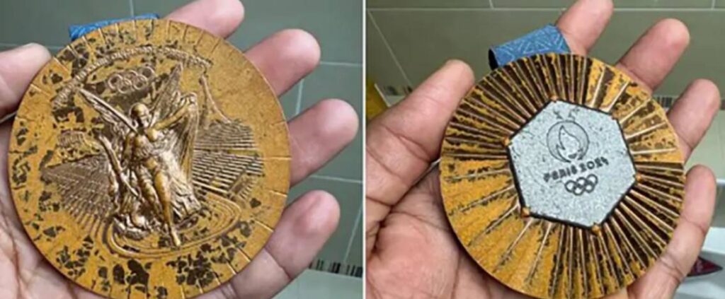 Parigi 2024, le medaglie si rovinano: la denuncia degli atleti