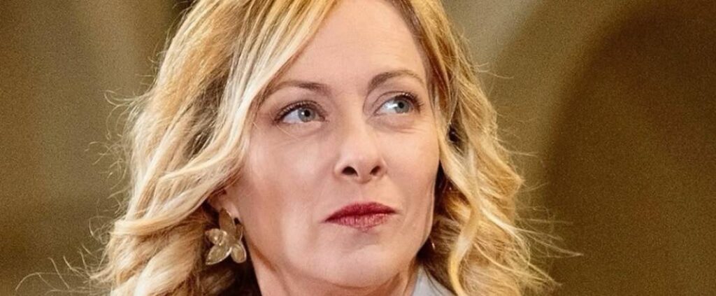 Meloni dopo il caso Almasri: "L'impegno prosegue" e interviene anche la sorella Arianna